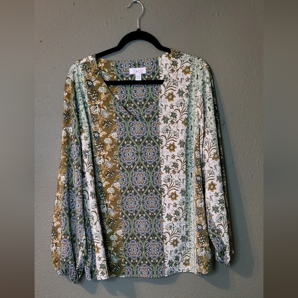D&Co Womans Neutral Tones Bohemian Top